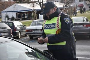 Slika MUP-ILUSTRACIJE-NOVA GALERIJA/zzGLOBAL/policaja promet2.jpg
